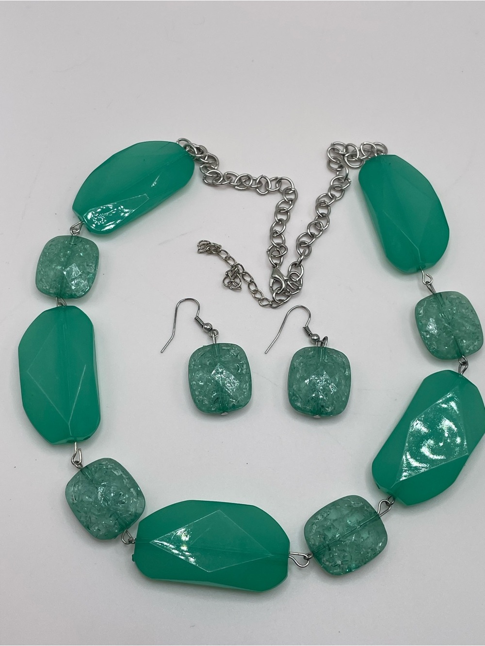 Green Beaded Statement Necklace and Earring Set - Picture 5 of 6